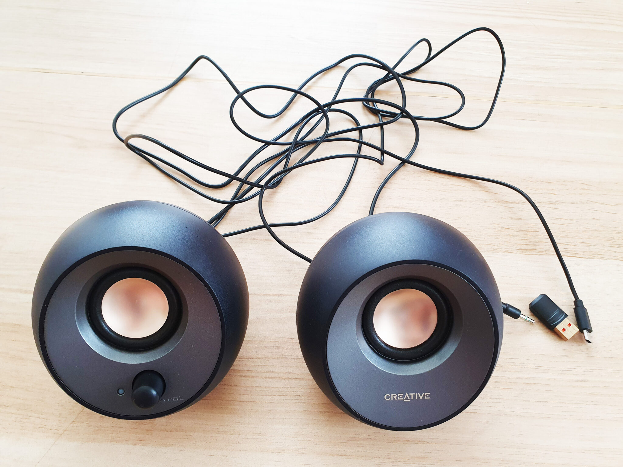 Recenze: Creative Pebble V2 levné reproduktory k PC - How2Do.cz